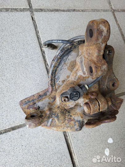 Поворотный кулак левый Опель омега Б