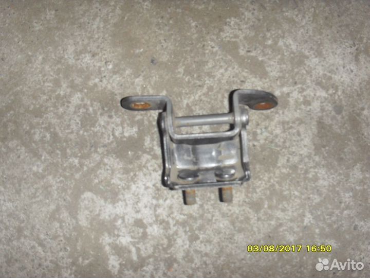 Петля двери задней правой верхняя Джили мк Кросс