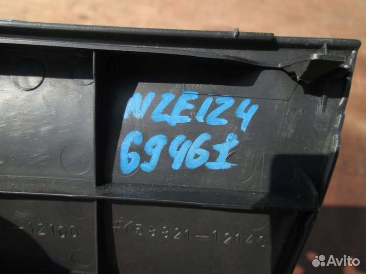 Рамка селектора Toyota Corolla Fielder NZE124