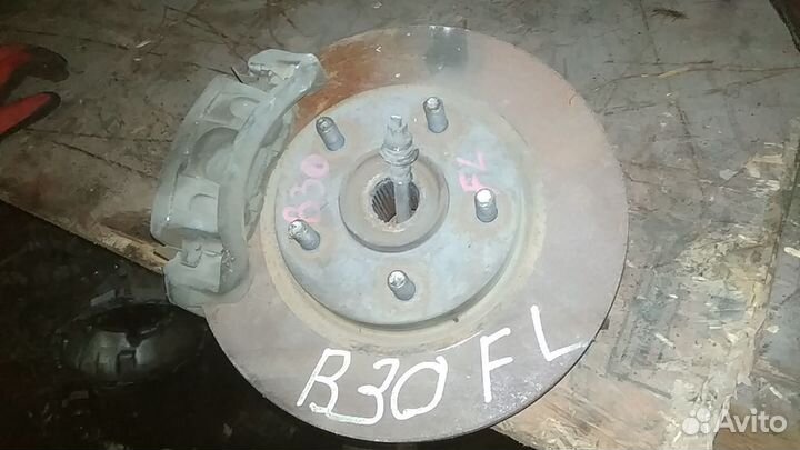 Ступица передняя левая на nissan lafesta B30