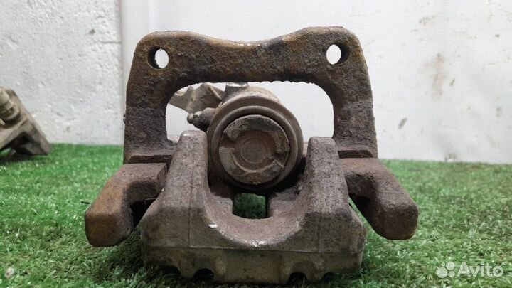 Суппорт задний левый Audi A3 8P 1.6 BSE (102 Л.С.)