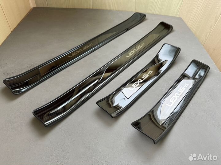 Lexus UX200 накладки на пороги Lexus UX250h