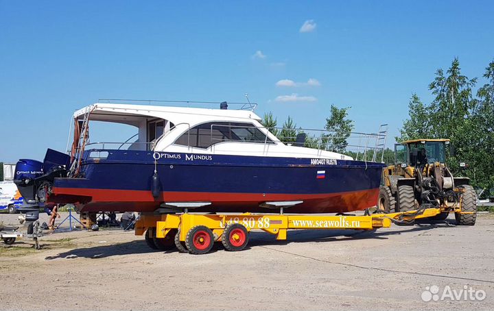 Моторная яхта