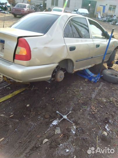 Hyundai акцент в разборе