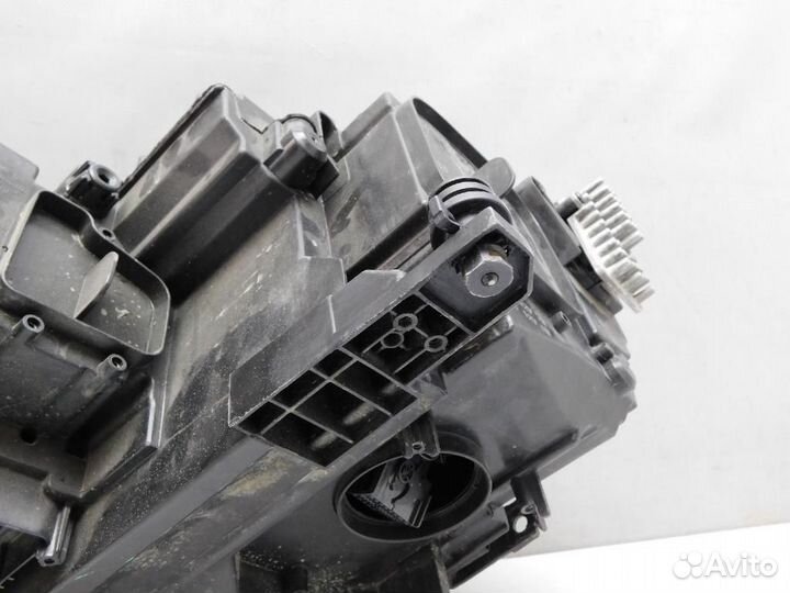 Фара правая Volkswagen Tiguan