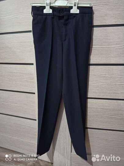 Школьные брюки и рубашки