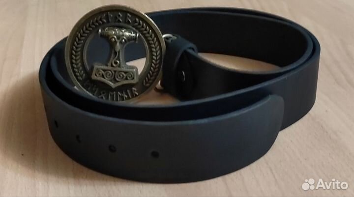 Мужской кожаный ремень черный