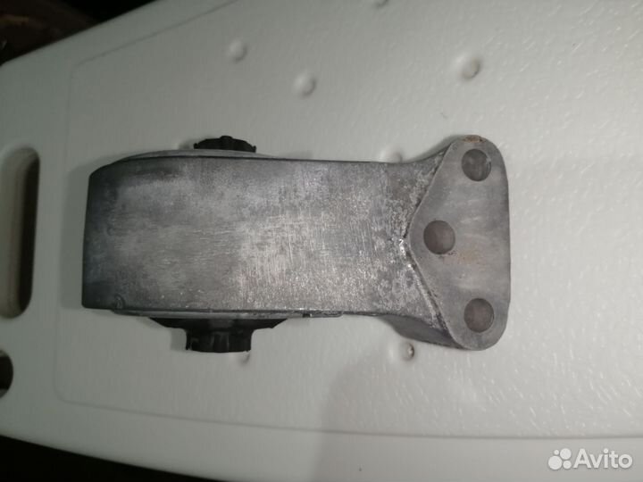 Подушка двигателя mitsubishi carisma
