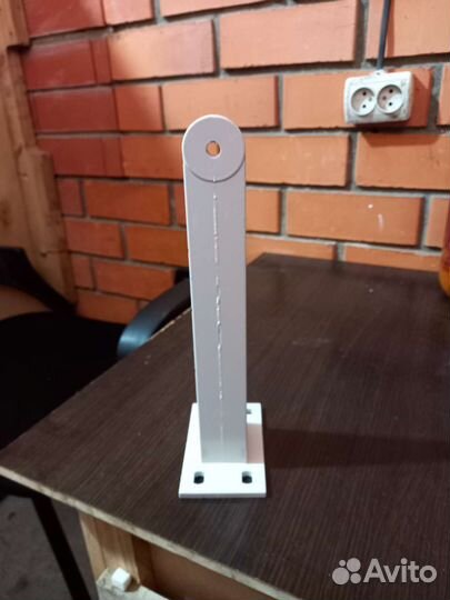 Кронштейн для полок