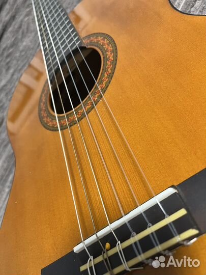 Классическая гитара yamaha c40