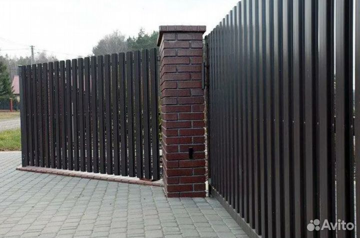 Забор из евроштакетника качественно работа по дого