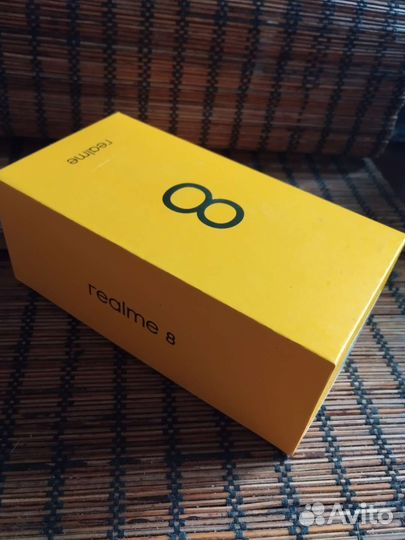 Коробка от смартфона realme8