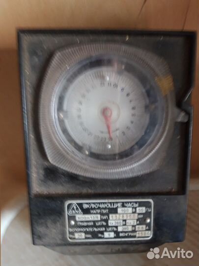 Часы включающие