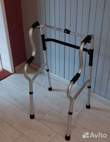 Ходунки для взрослых шагающие