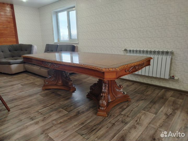 Стол обеденный из массива дерева