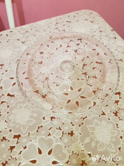 Тортница на ножке из стекла