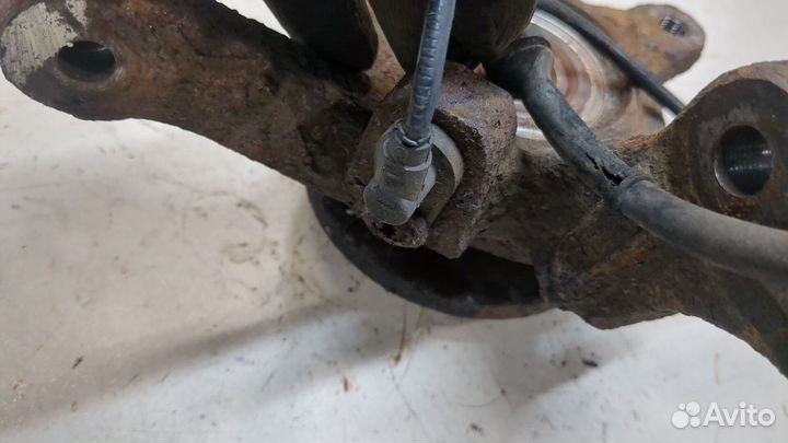 Ступица (кулак, цапфа) правая передняя Renault Clio