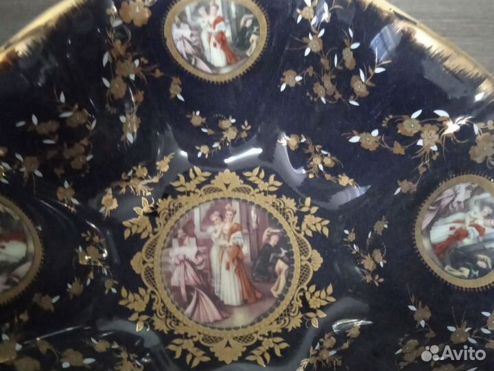 Ваза для фруктов на ножке