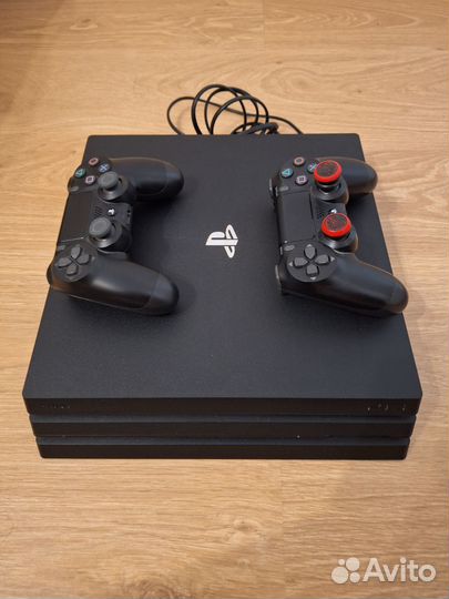 Продам Sony PlayStation 4 pro, 1Тб, 2 джойстика