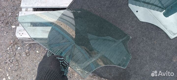 Заднее боковое стекло Форд Фиеста мк5
