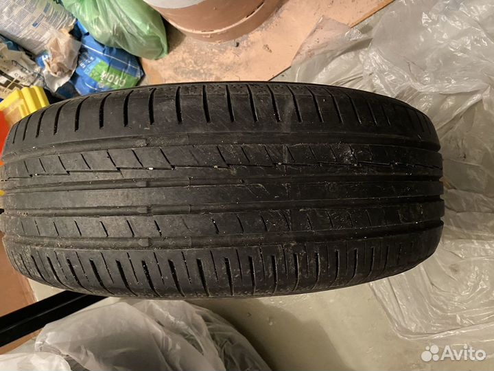 Yokohama BluEarth-XT AE61 215/65 R16 98H