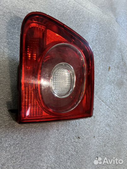 Фонарь в крышку багажника VW Tiguan 1 дорестайлинг