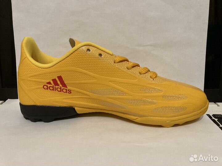Детские футбольные бутсы сороконожки adidas