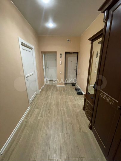 2-к. квартира, 57 м², 1/4 эт.