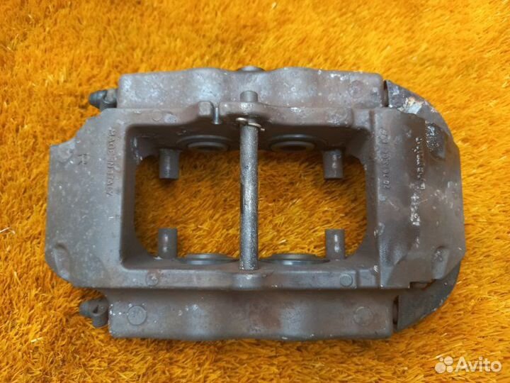 Суппорт задний правый Volkswagen Touareg 7L AXQ