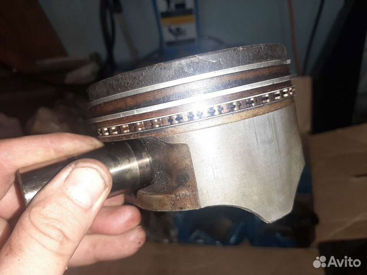 Поршень GM 7,4l