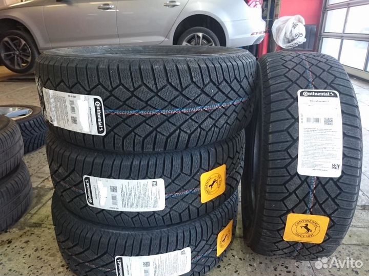 Continental ContiVikingContact 7 235/40 R19 и 255/35 R19 96T