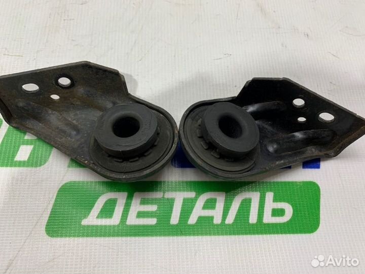 Кронштейн крепления радиатора передний Hyundai