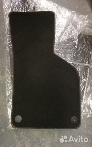 Коврик перед правый VW Passat 3C1864436deun