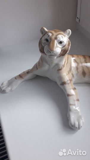 Фарфоровая статуэтка СССР лзфи Встревоженный тигр
