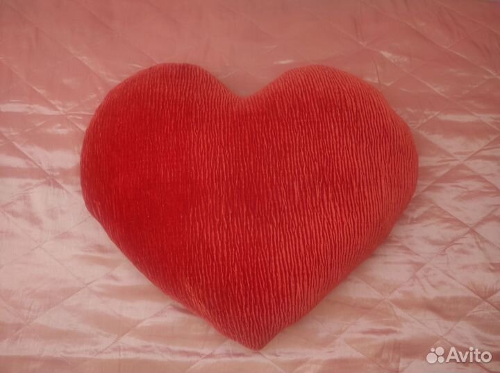 Декоративные подушки губы, сердце