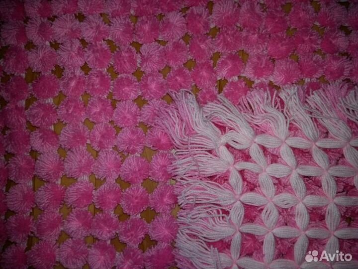 Детский плед из помпонов двухцветный