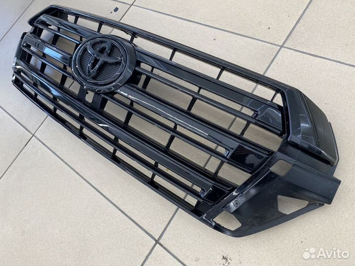 Решетка радиатора toyota land cruiser 200 Черная