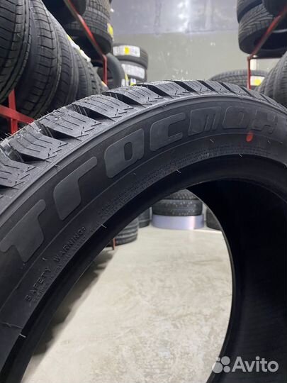 Tracmax X-Privilo S500 215/60 R17 100T