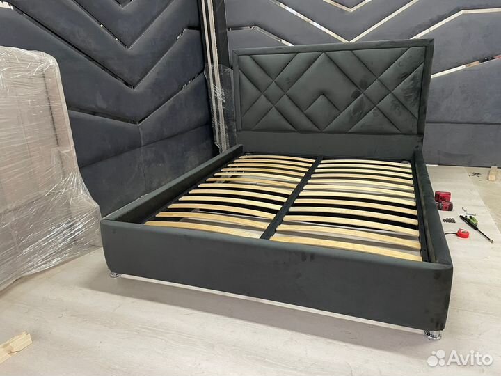 Кровать двухспальная с подьемным механизмом