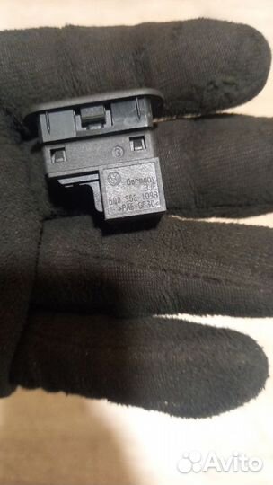 Кнопка аварийной сигнализации Skoda Octavia A5