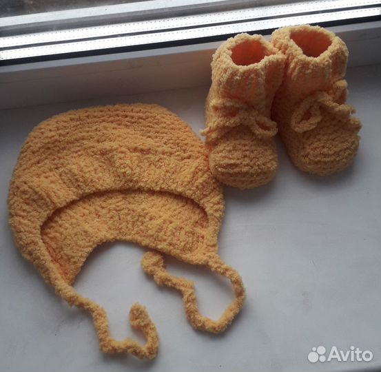 Пинетки и чепчик