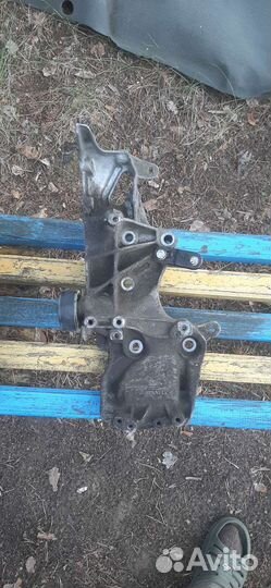 Кроштейн генератора Renault scenic 99-03