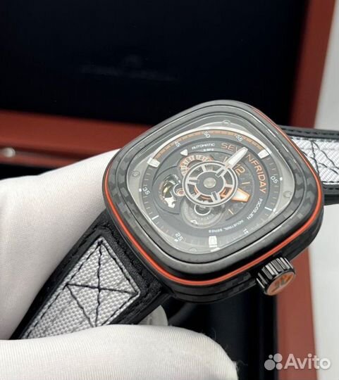 Красивые мужские наручные часы Sevenfriday