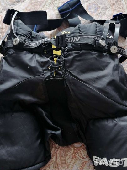 Хоккейные шорты и нагрудник на 7/8/9 лет