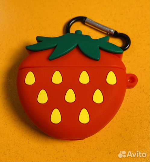 Чехол на AirPods Pro клубничка