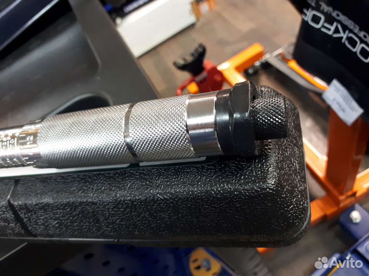 Динамометрический ключ 1/2 28-210Нм Rockforce