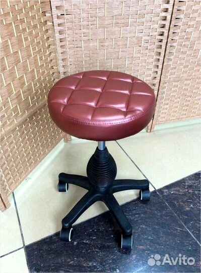 Стул мастера педикюра