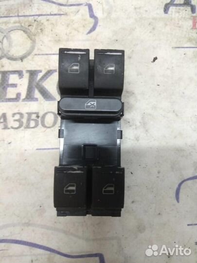 Блок управления стеклоподъемниками VW Passat (B6)