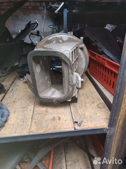 Корпус моторчика печки mazda 323
