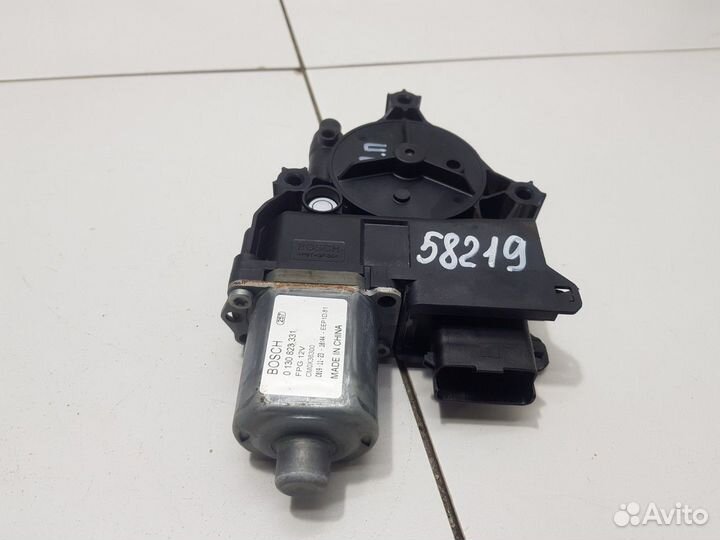 Моторчик стеклоподъемника передний правый